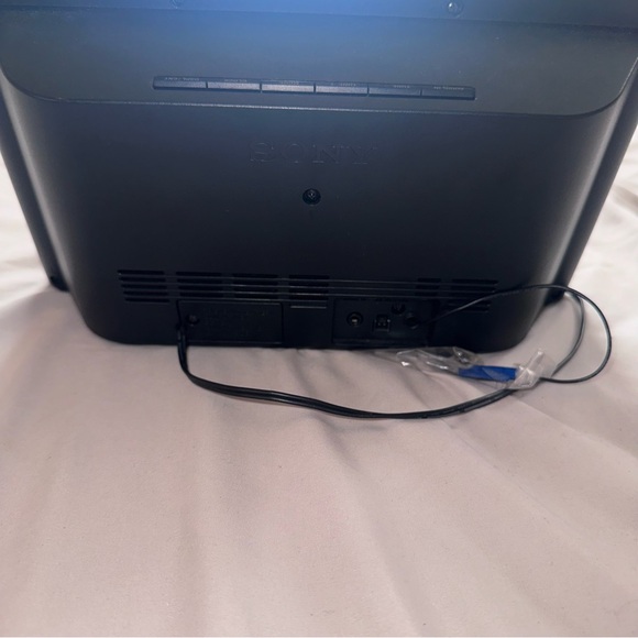 Sony black iPod dock with speakers - Picture 3 of 6